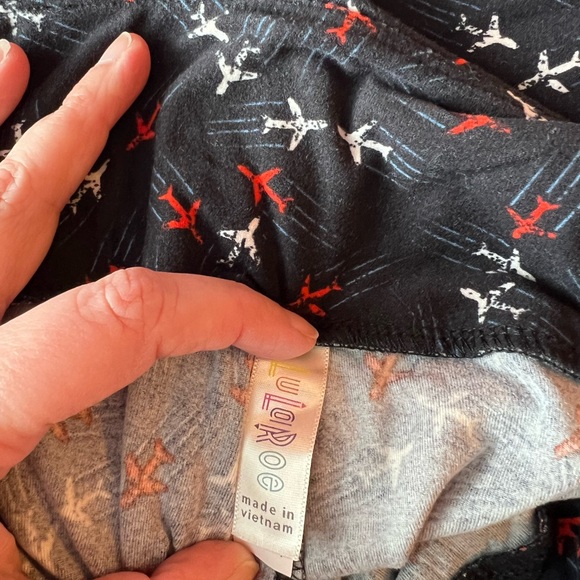 LuLaRoe Tall & Curvy Leggings Airplanes - Picture 3 of 3